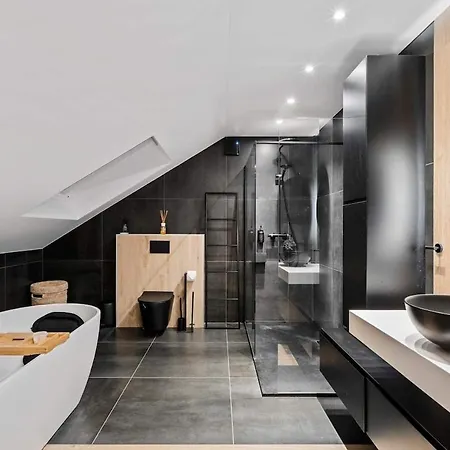 Baloo Avec Piscine Et Jacuzzi *